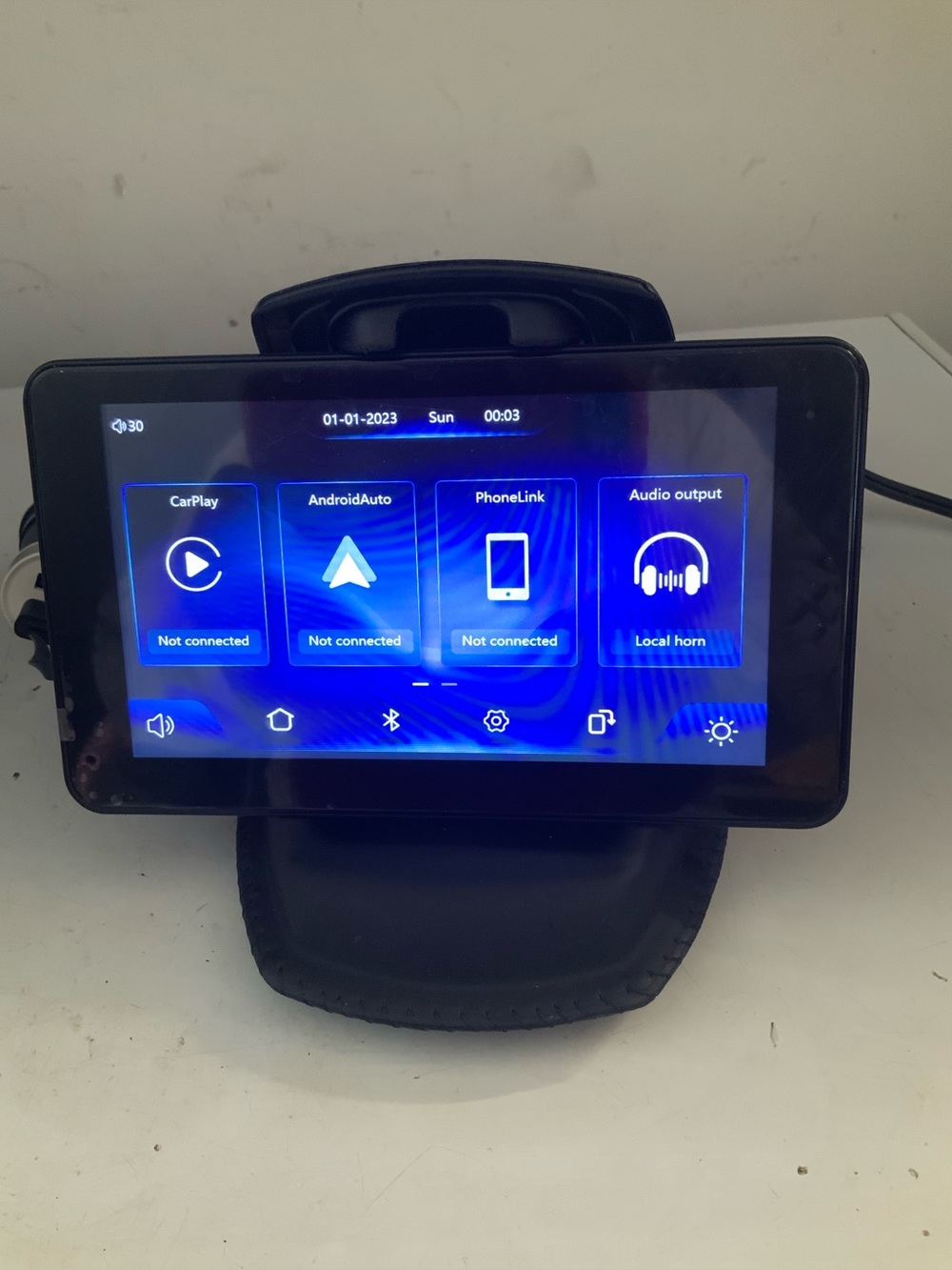 8.5” Android CarPlay Auto Touchscreen GPS navigation system with dashboard holde